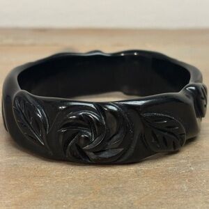 Vintage Bakelite Black Flower Engraved Bangle